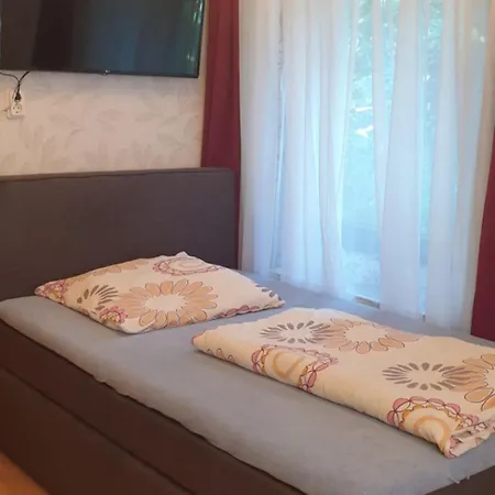 Stadtrand 3*