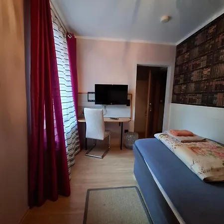 Stadtrand 3*